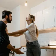 7 znakova koji pokazuju da trebaš pustiti partnera - čak i ako ga voliš