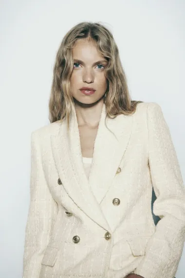 Obožavala ih je i Coco Chanel: Elegantni komadi od tvida vladaju i ove sezone