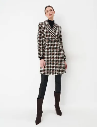 Obožavala ih je i Coco Chanel: Elegantni komadi od tvida vladaju i ove sezone