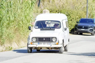 Brigitte Bardot proslavila 89. rođendan, a i dalje vozi automobil. I to kakav!