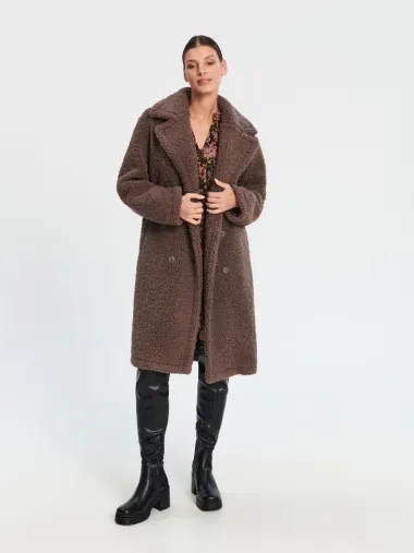 Teddy jakne i kaputi vraćaju se na modnu scenu, a ovo su naši favoriti