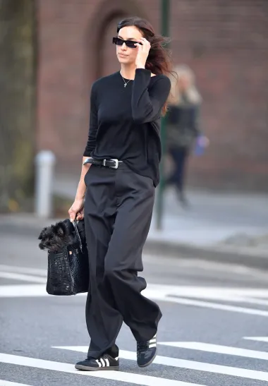 Ima se, može se: Irina Shayk svog psića nosi u torbi koju žele mnoge žene