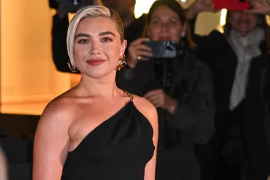 Vraćamo se eleganciji crne – slavne dame opet nose crne svečane outfite