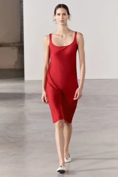 Zara ima fantastične komade u upečatljivoj crvenoj boji
