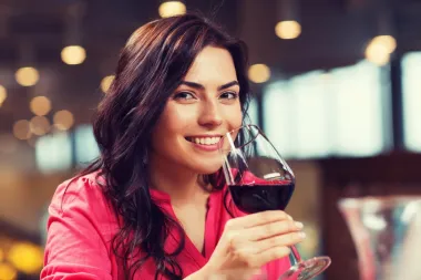 Otkrij što se događa u tijelu ako prije spavanja popiješ čašu vina