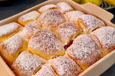 Recept za domaće pahuljaste buhtle koje vraćaju u djetinjstvo