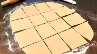 Recept za domaće pahuljaste buhtle koje vraćaju u djetinjstvo