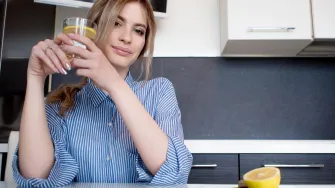 Evo što će se dogoditi ako svako jutro popiješ čašu vode s limunom