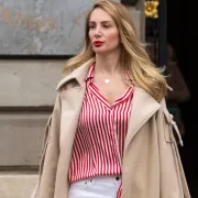 Dama sa špice ima ključ za savršen ležerni proljetni outfit