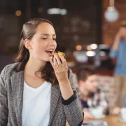 Što jesti tijekom ovulacije, a što tijekom menstruacije?