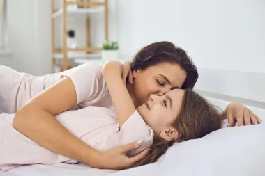 Vječna dilema: Kada bi dijete trebalo početi spavati odvojeno od roditelja?