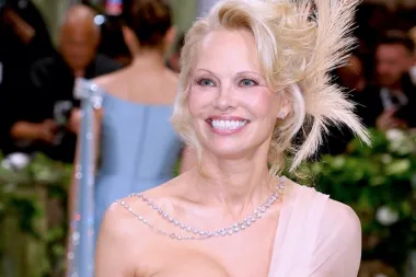 Pamela Anderson se ipak našminkala za Met Galu, iako se odlučila za život bez šminke