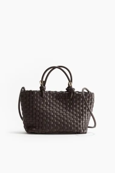 Hit na društvenim mrežama: H&M ima torbu inspiriranu Botteginim modelom