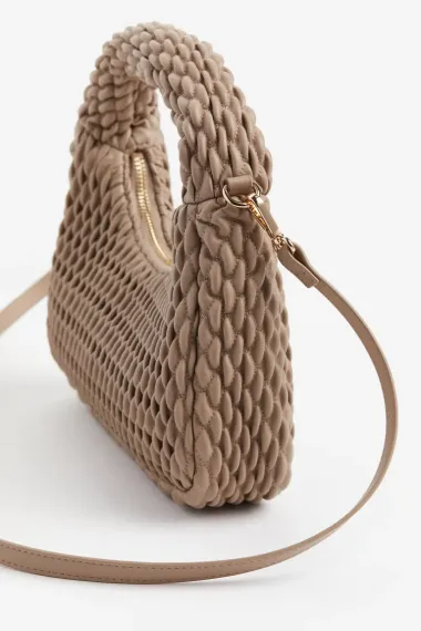 Hit na društvenim mrežama: H&M ima torbu inspiriranu Botteginim modelom