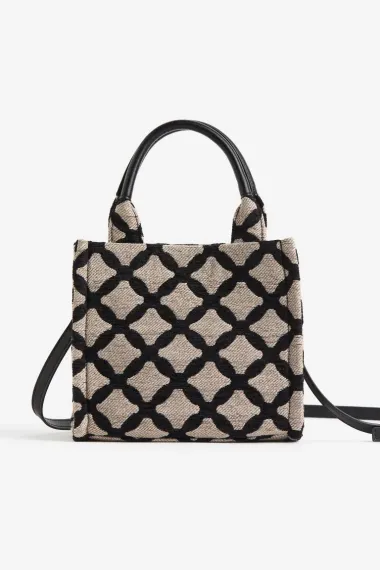 Hit na društvenim mrežama: H&M ima torbu inspiriranu Botteginim modelom