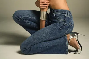 Na modnu scenu vraćaju se 'bootcut' traperice. Otkrivamo gdje pronaći najbolje modele