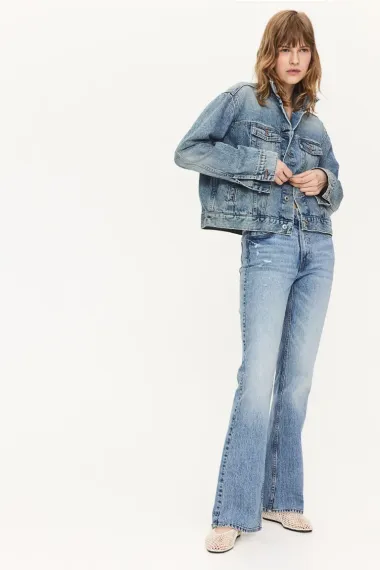 Na modnu scenu vraćaju se 'bootcut' traperice. Otkrivamo gdje pronaći najbolje modele