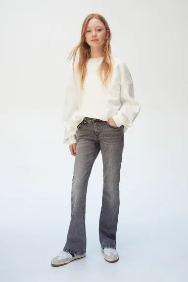 Na modnu scenu vraćaju se 'bootcut' traperice. Otkrivamo gdje pronaći najbolje modele