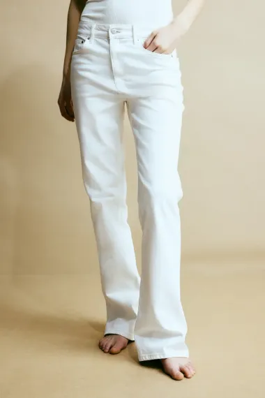 Na modnu scenu vraćaju se 'bootcut' traperice. Otkrivamo gdje pronaći najbolje modele