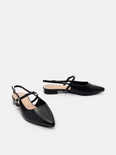 Ravne slingback cipele su hit sezone – evo kako ih nosi Dakota Johnson