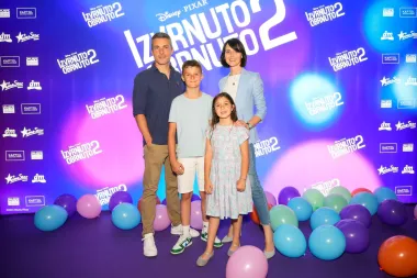 Premijera hrvatske sinkronizacije popularnog animiranog nastavka "Izvrnuto obrnuto 2" studija Disney i Pixar okupila brojne fanove i poznate osobe