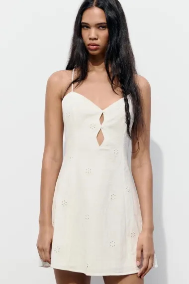 Bijela haljina je omiljeni klasik, a najljepše modele ove sezone ima Zara
