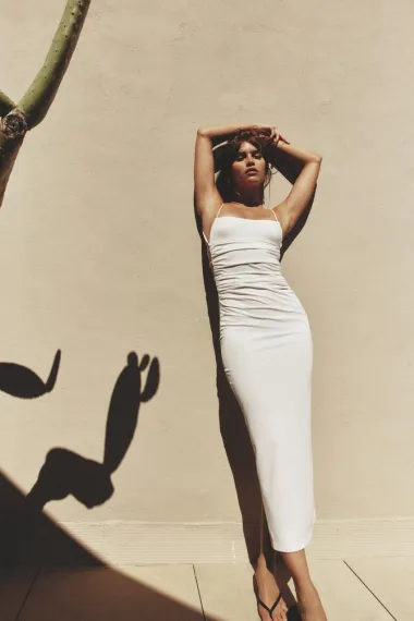 Bijela haljina je omiljeni klasik, a najljepše modele ove sezone ima Zara