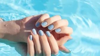 Neodoljiva 'baby blue' manikura je trendi – imamo fantastične ideje