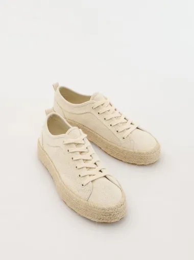 Stylish dodatak: Nose se tenisice s jutenim potplatom