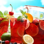 Sangrija je omiljeni ljetni napitak – znamo kako je napraviti kod kuće