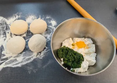 Recept s fotografijama za ukusnu zvijezdu od svježeg sira i špinata