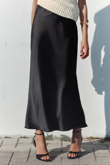Slip suknje u najljepšim modelima za kraj ljeta i prijelazni period
