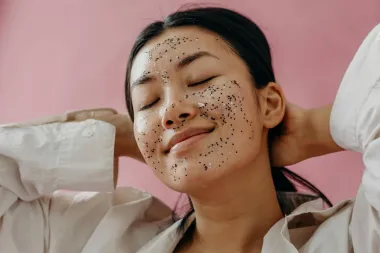 Piling lica važan je dio skincare rutine – evo kako ga pravilno raditi