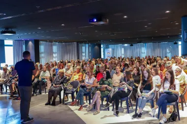 Napuni baterije, raširi vidike i posveti se sebi: Pridruži nam se na ženskoj konferenciji