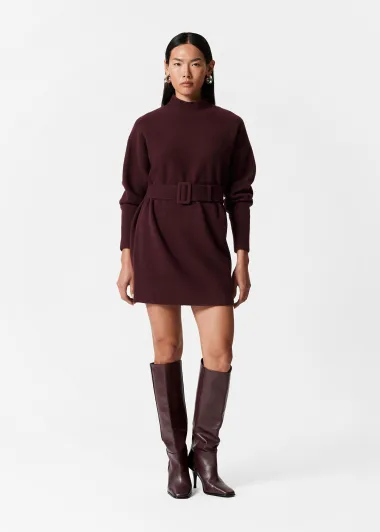 Tamno crvena je boja jeseni – uz ove elegantne komade svaki će look djelovati skupocjeno