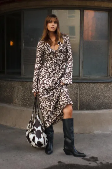 Leopard uzorak neće izaći iz mode, ali kravlji print je nova modna opsesija za jesen