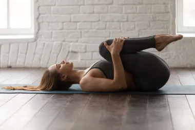Kako olakšati menstrualne bolove uz jogu? Ovo je 8 najboljih položaja za opuštanje