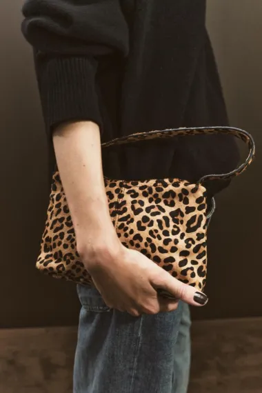 Bezvremenski klasik: Zara i Mango imaju savršene kožne torbe za svaki stil