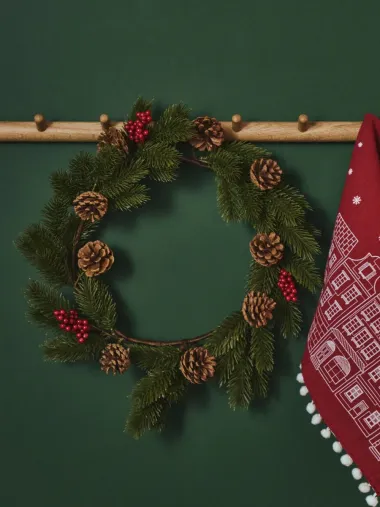 Prve božićne dekoracije već su stigle u omiljene trgovine - ovo su naši favoriti