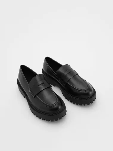 Kožne mokasinke: Ključni komad za udobne i stylish jesenske kombinacije