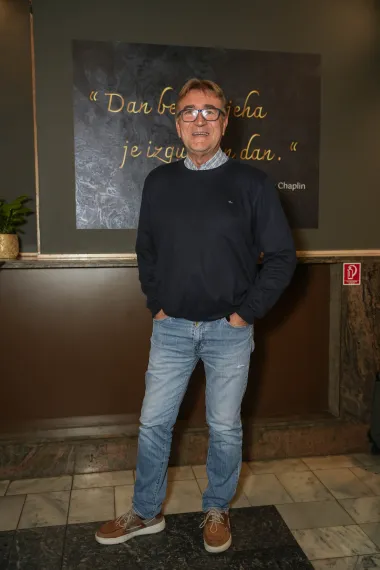 Premijerna izvedba nove predstave Kerekesh Teatra 'Godišnjica mature' u Scenoteci Zagreb