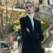 Crni kaput je klasik - ovo su najljepši modeli iz novih kolekcija