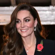 Elegancija u crnom - Kate Middleton se vratila i očarala prisutne na gala večeri