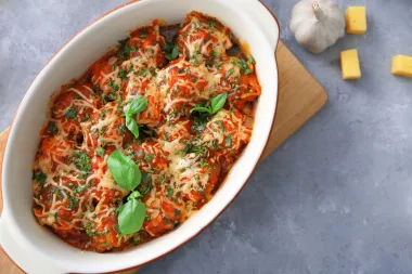 Odličan recept za zapečene mesne okruglice sa sirom u umaku