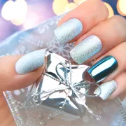 Nail art inspiriran zimom – šarmantni dizajni s pahuljicama i zlatnim detaljima