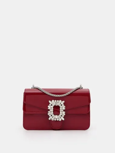 Začinit će svaki look: Torbe u crvenoj i bordo boji podižu crne i sive outfite