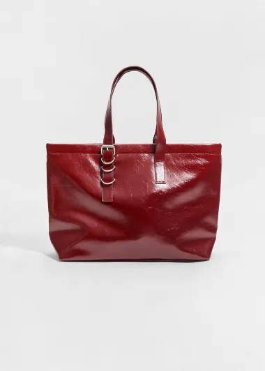 Začinit će svaki look: Torbe u crvenoj i bordo boji podižu crne i sive outfite