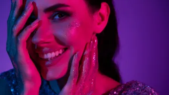 Usne u prvom planu: Ruževi s glitterom za savršeni blagdanski make-up look