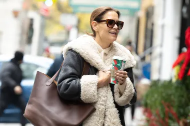 Kaputi u spoju krzna i kože su vodeći trend sezone – obožava ih i Katie Holmes