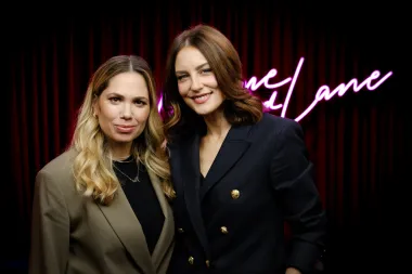 Svestrana kreativka i omiljeno TV lice, Antonija Stupar Jurkin u ovotjednoj epizodi podcasta „Mame kod Lane“ dijeli svoje strahove i izazove majčinstva